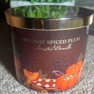 Festive Spiced Plum Candle with Gold Lid